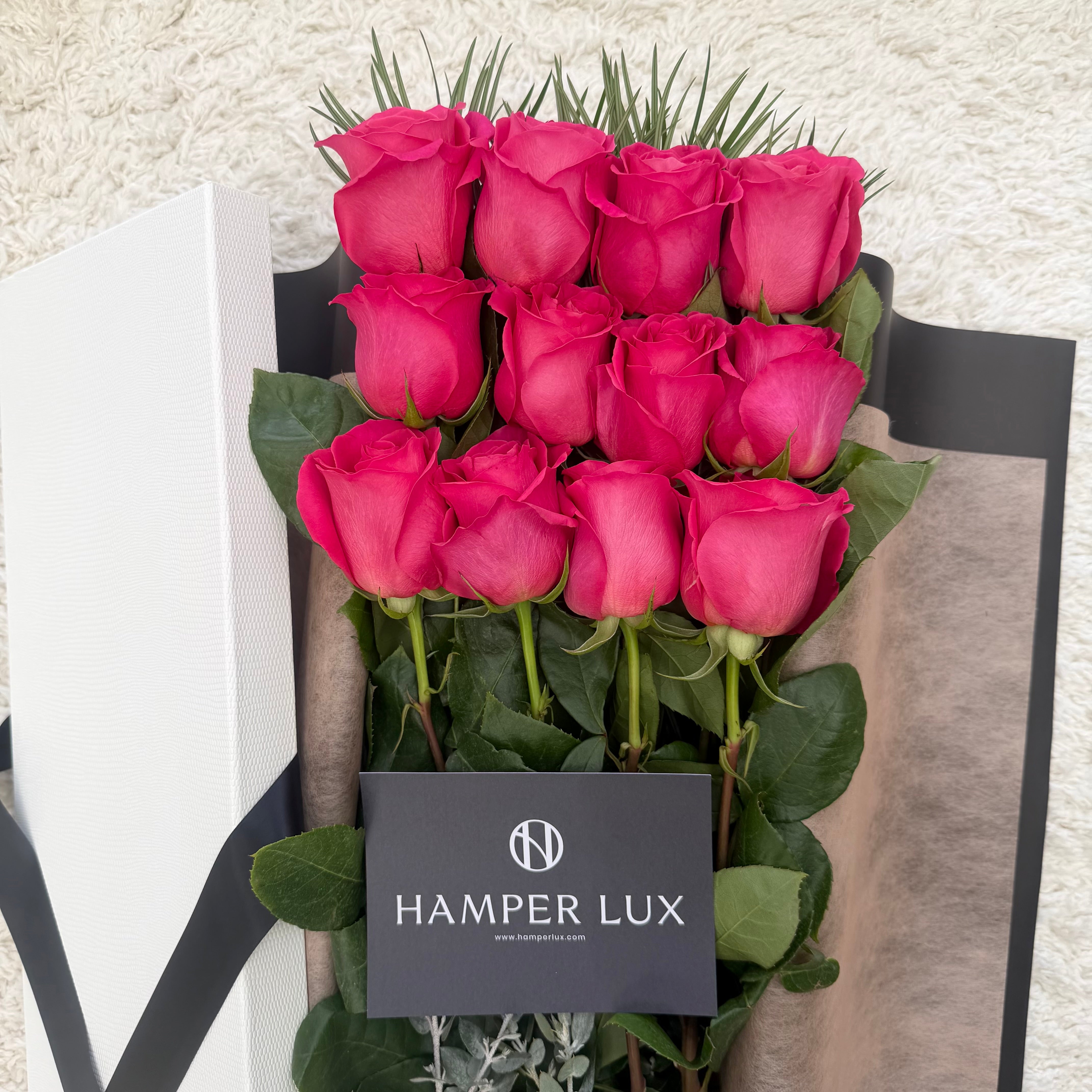 12 Hot Pink Roses & Moët Chandon Hamper