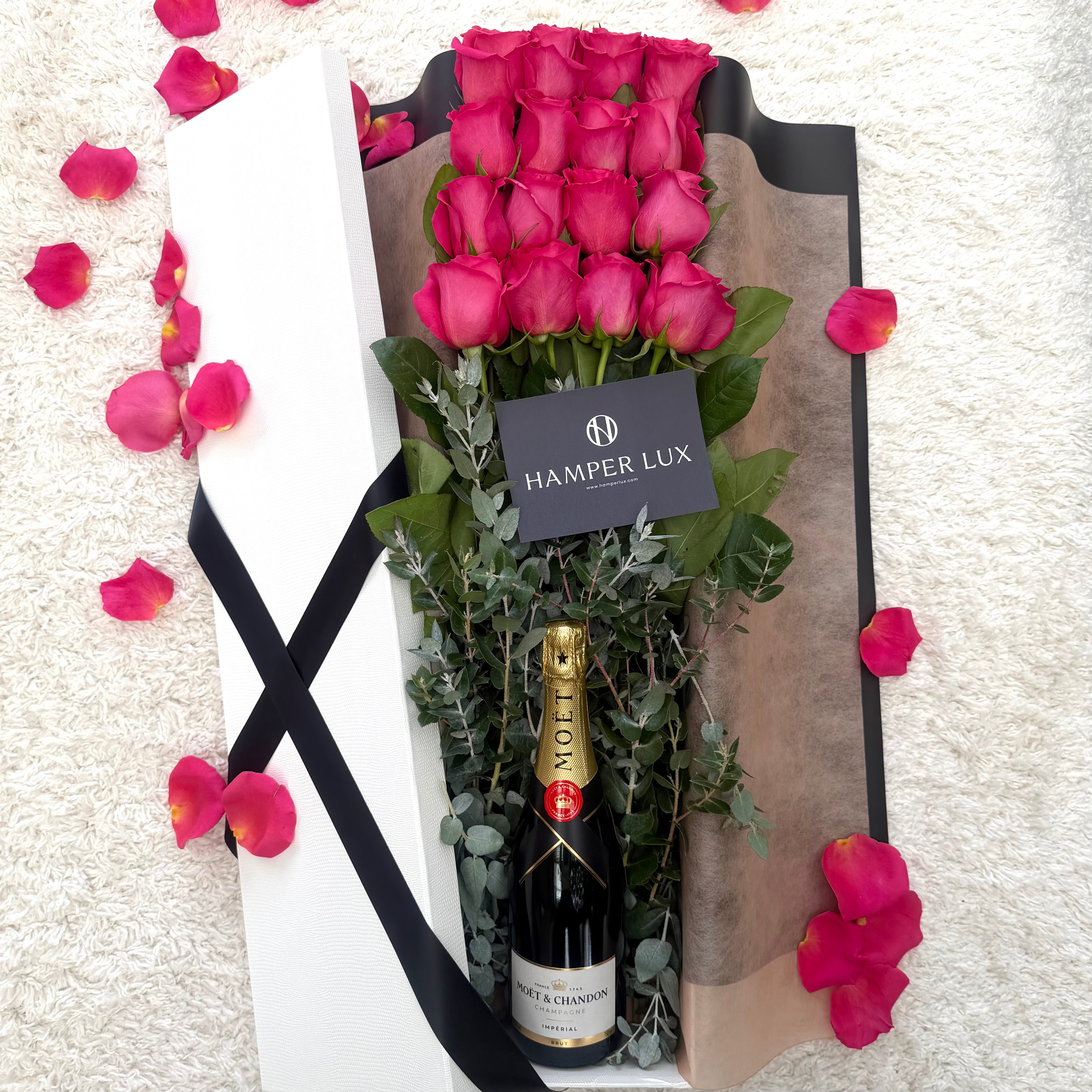16 Hot Pink Roses & Moët Chandon Hamper