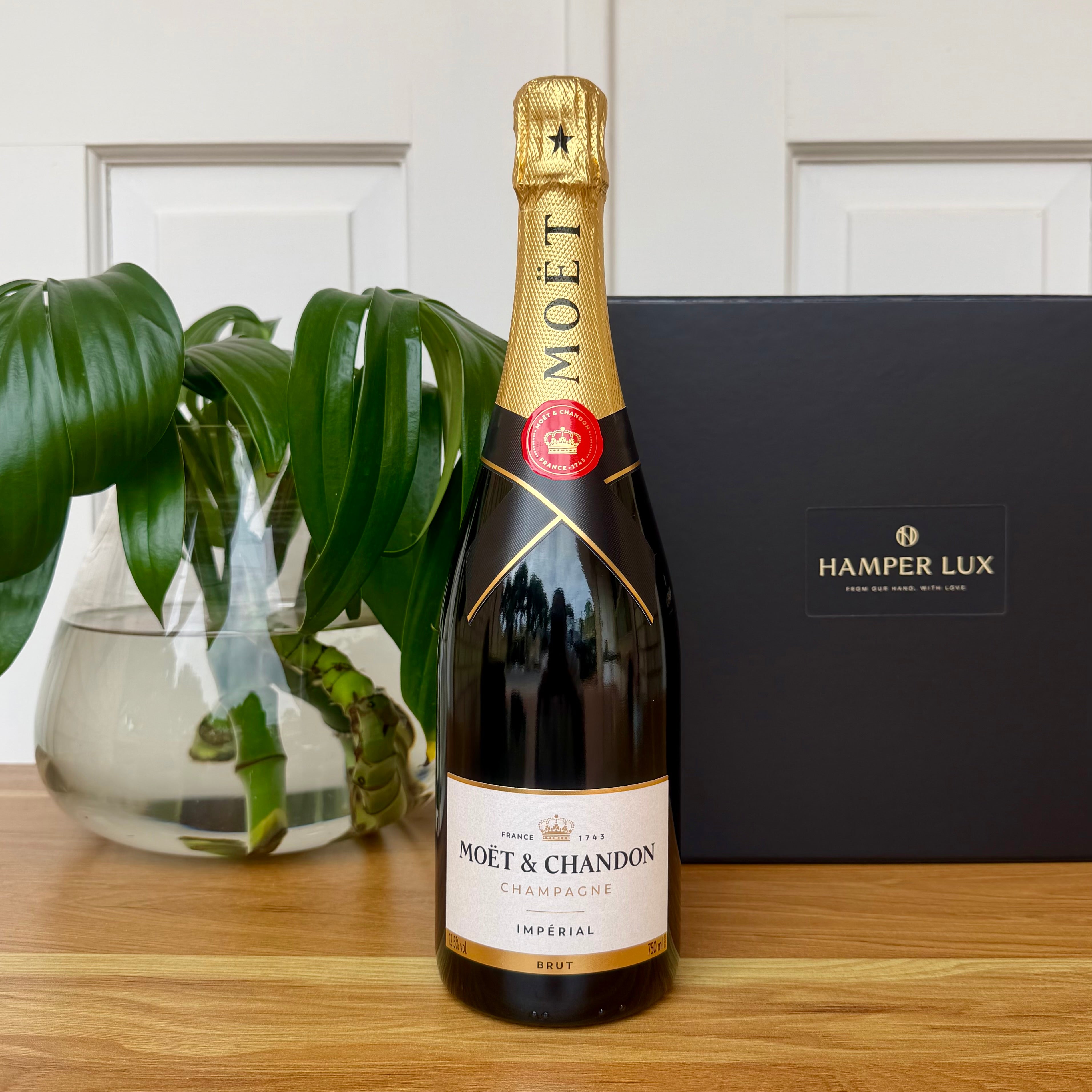 Moët & Gourmet Nibbles Hamper