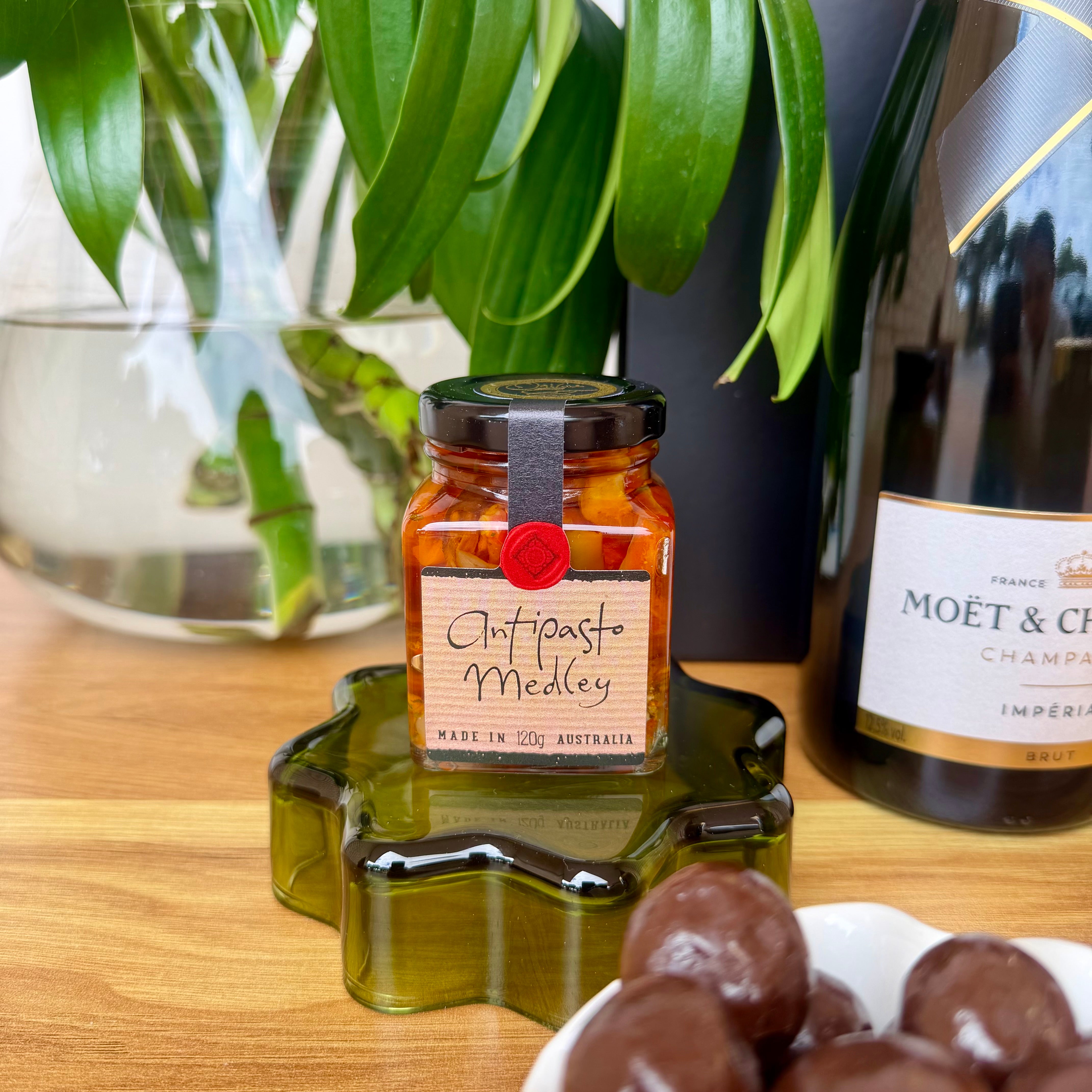 Moët & Gourmet Nibbles Hamper