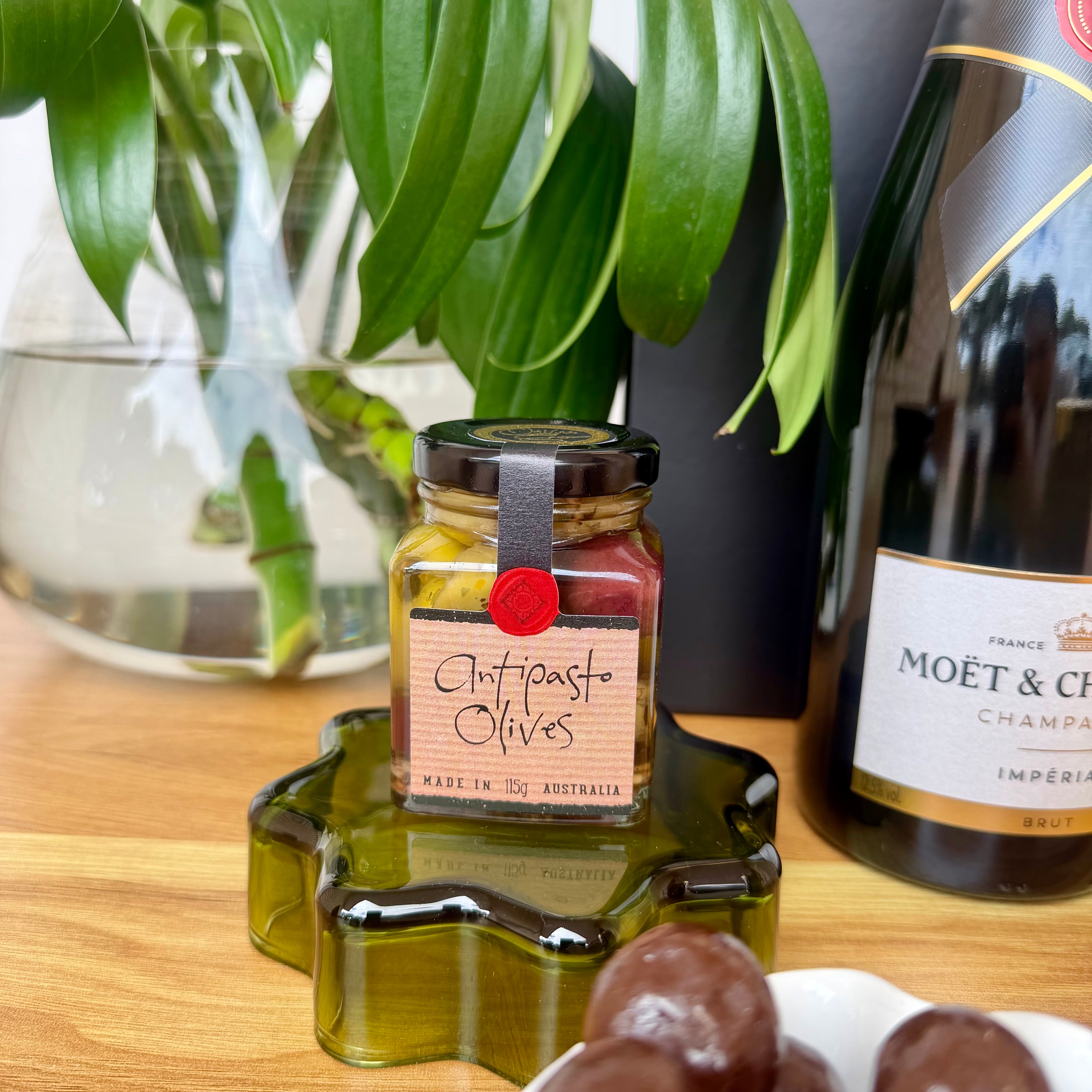 Moët & Gourmet Nibbles Hamper