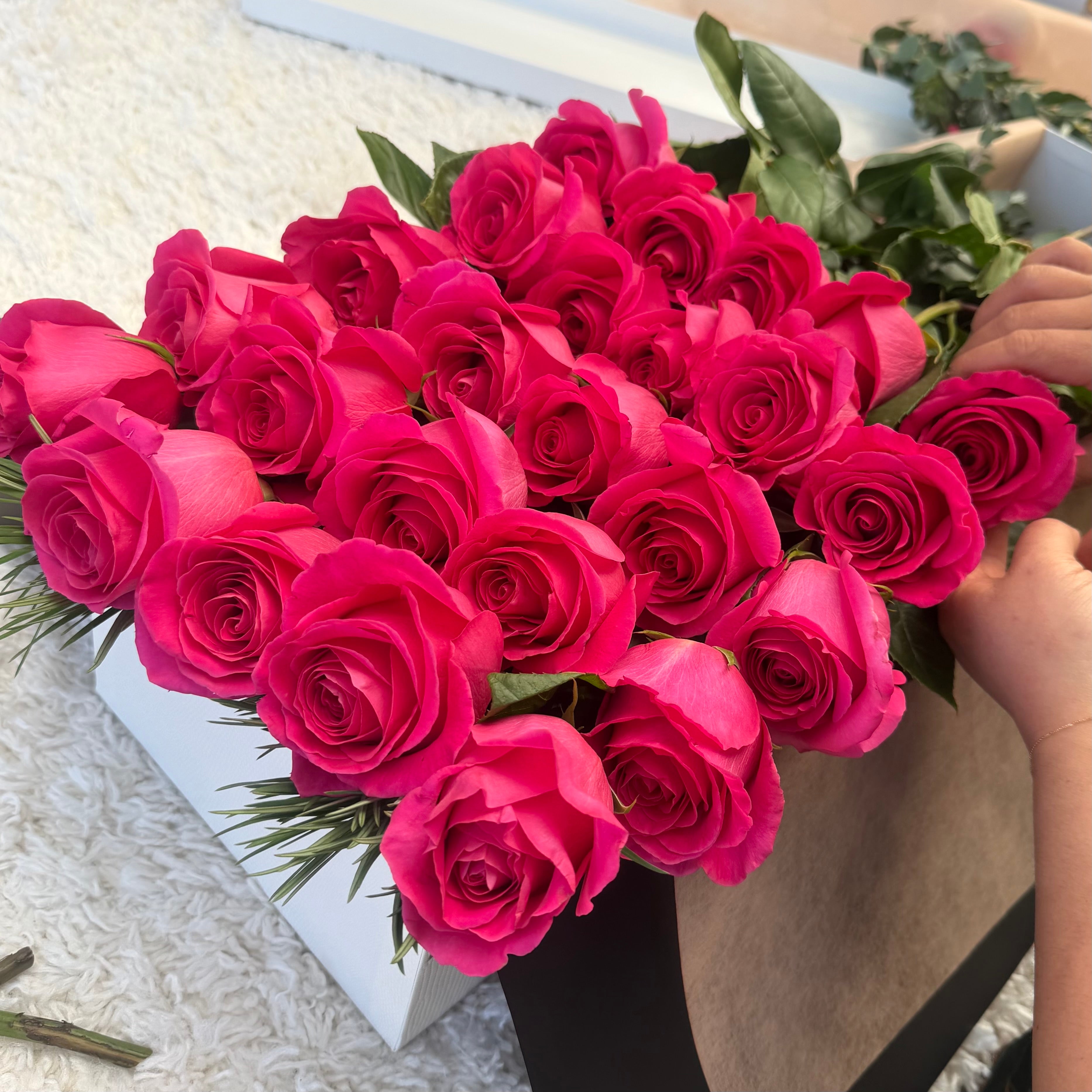 Hot Pink Roses & Moët Chandon Hamper