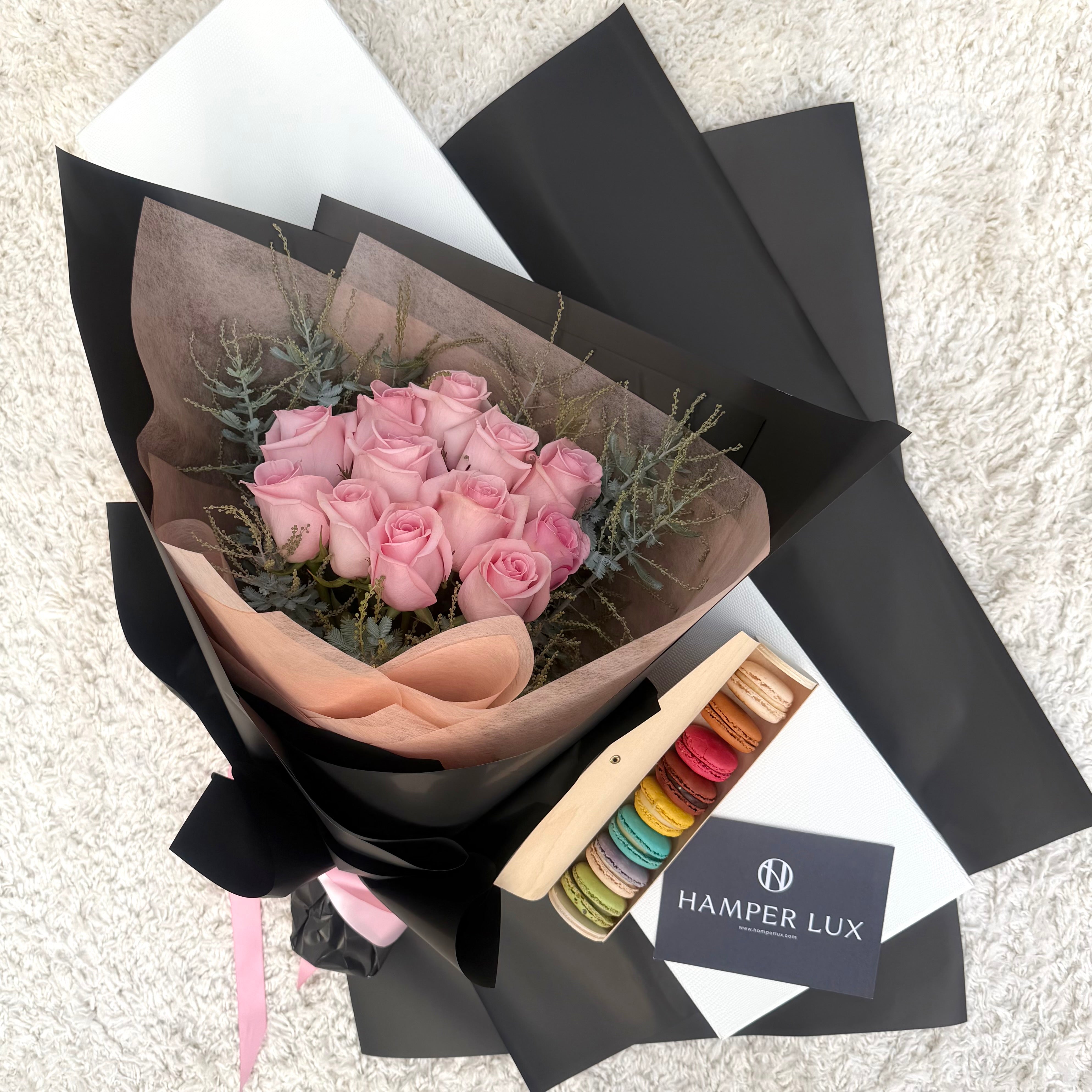 12 Pink Rose Bouquet & French Macarons