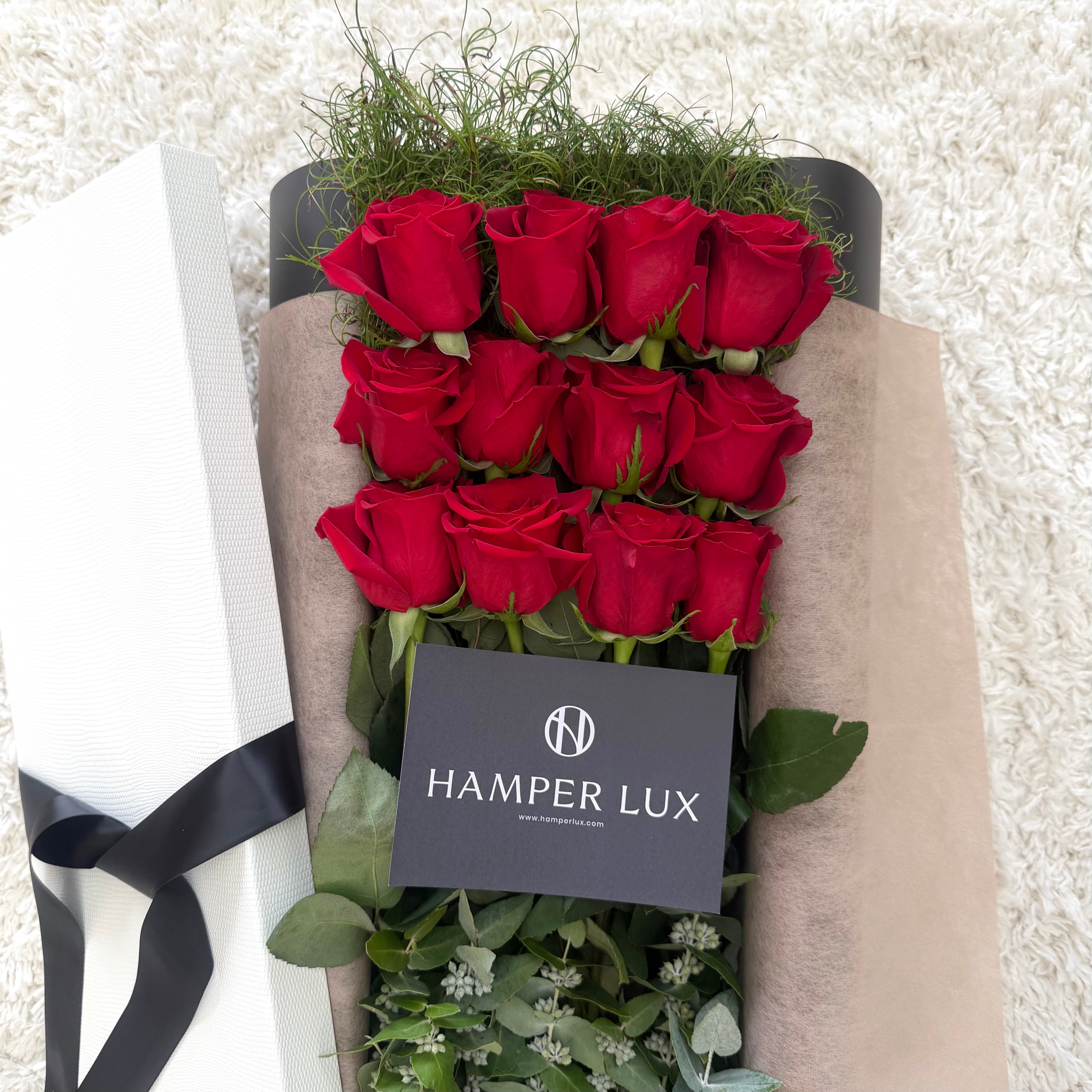 Red Roses & Moët Chandon Hamper