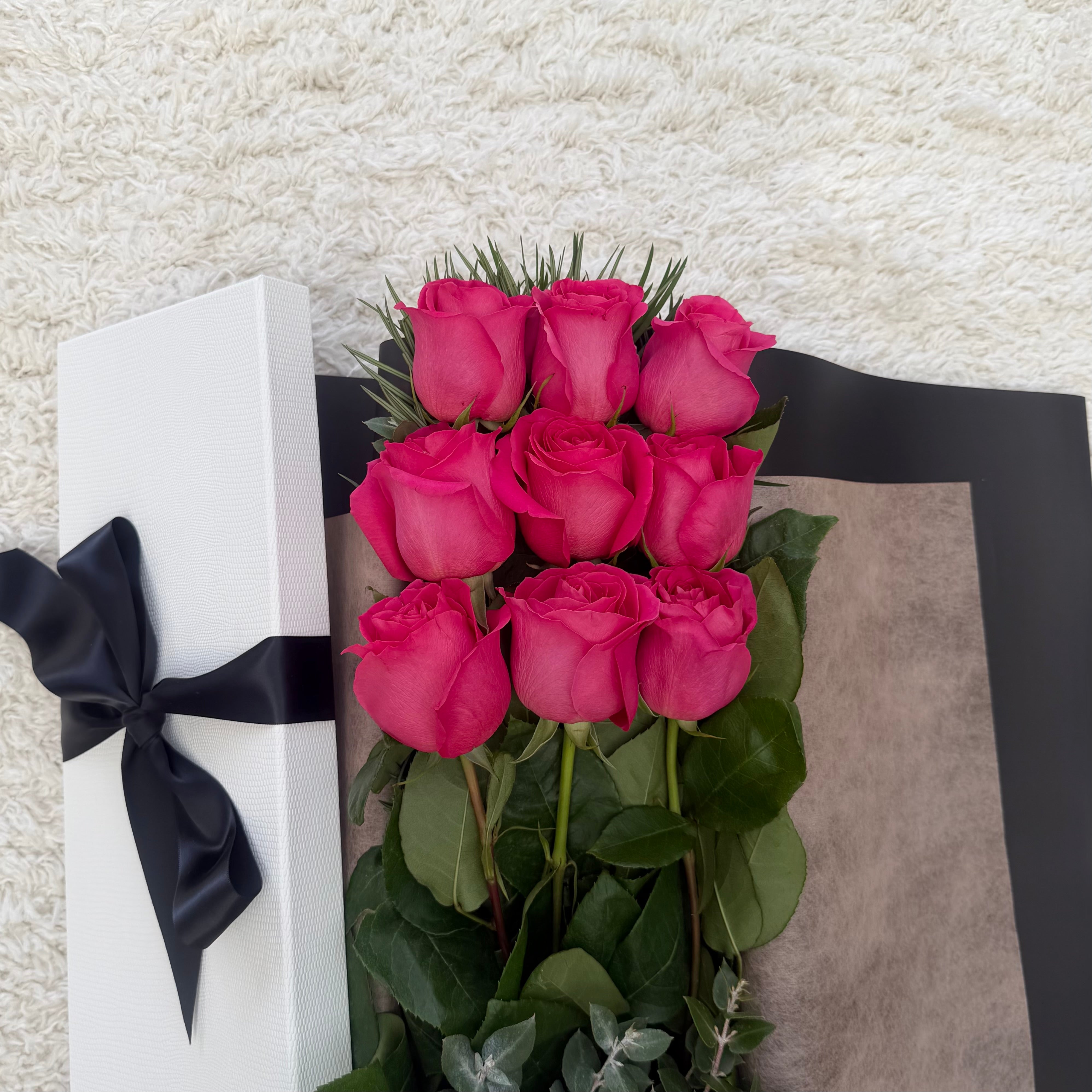 9 Pink Roses with Mini Moët & Teddy