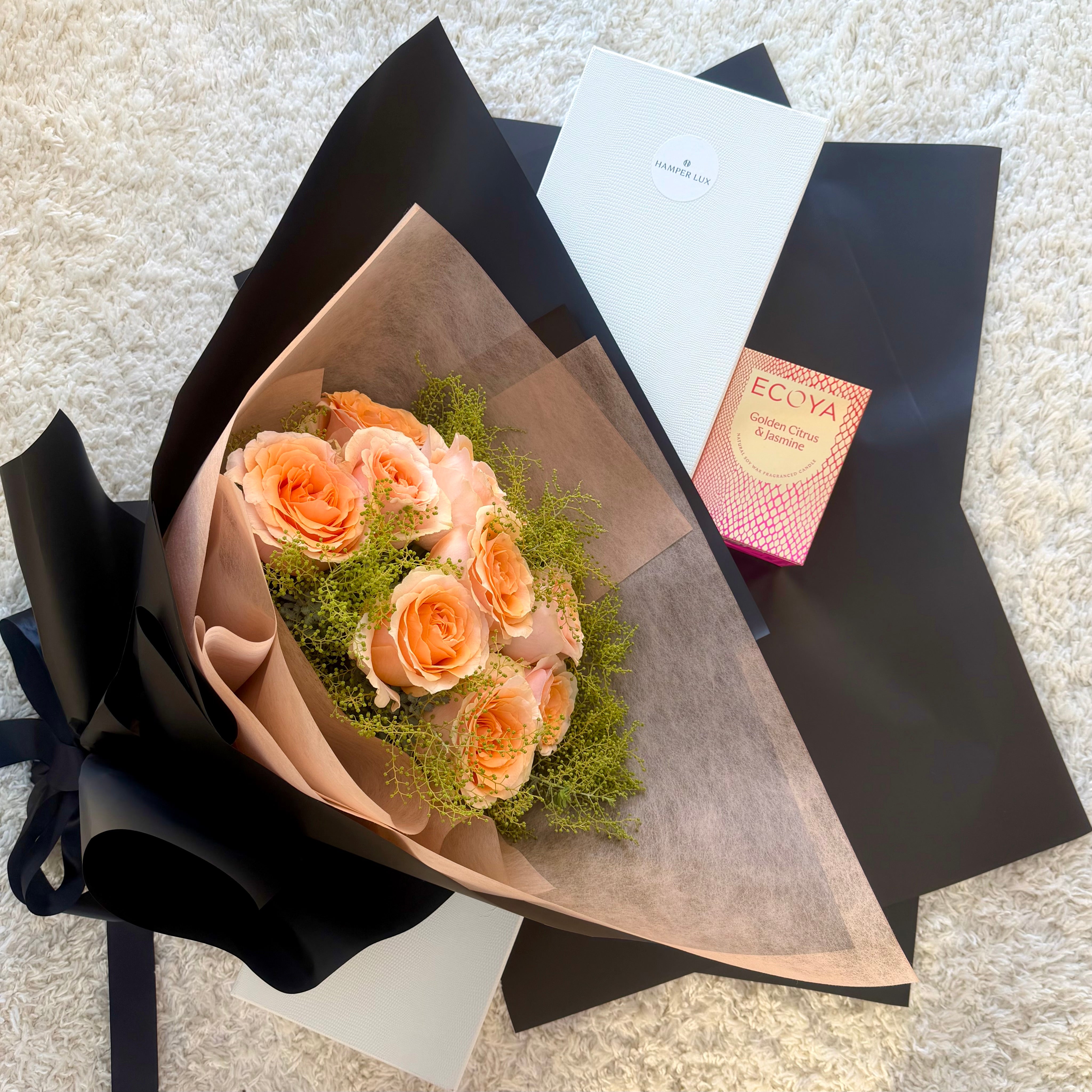 10 Apricot Roses & ECOYA Goldie Candle