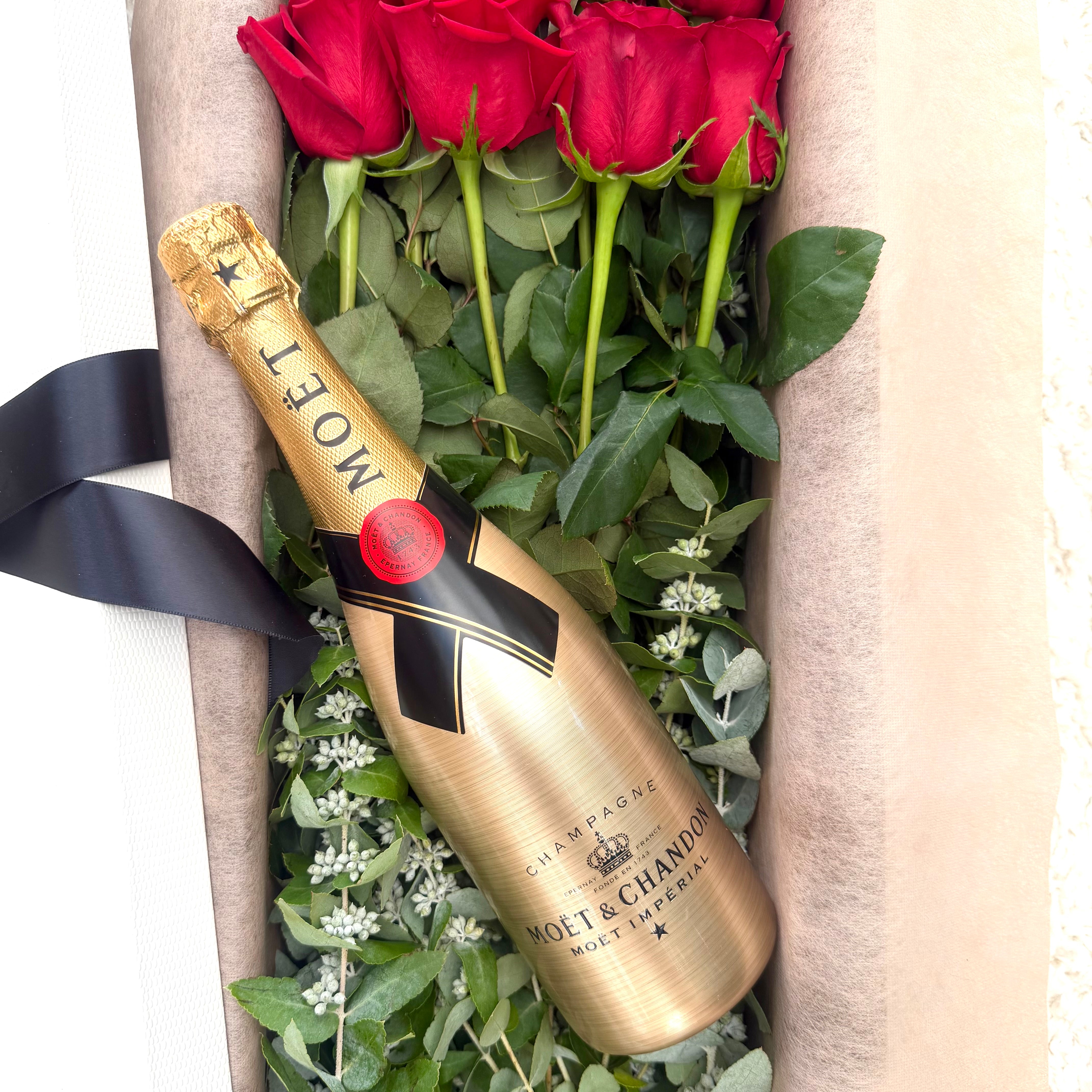 Red Roses & Moët Chandon Hamper