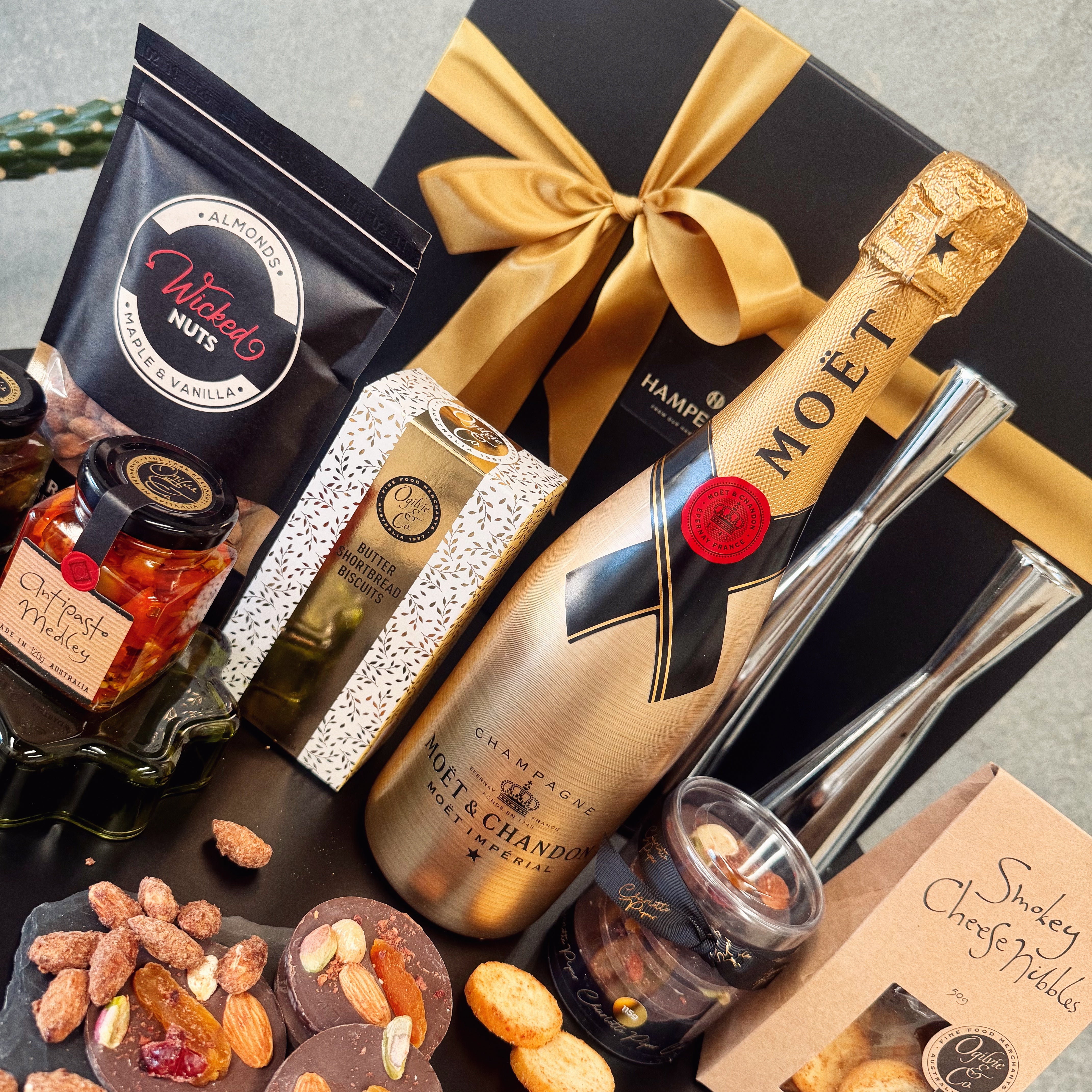 Moët & Chandon Gold Champagne & Gourmet Nibbles Luxury Hamper